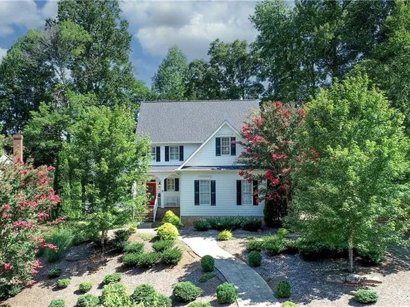 18 Heathrow Ct, Greensboro, NC 27410