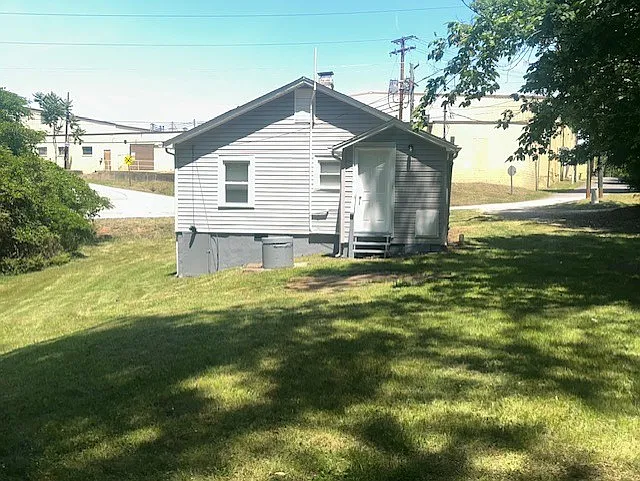 Building Photo - 472 Mayfield Rd
