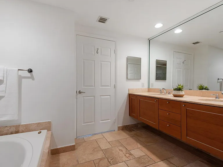 1819 SE 17th St #901 — Photo 17