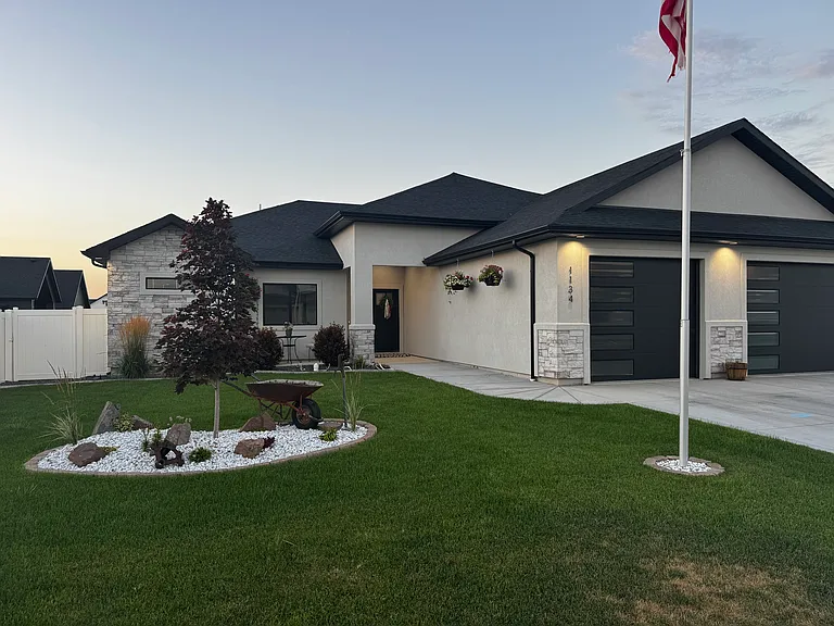 1134 Vista Ave — Photo 1