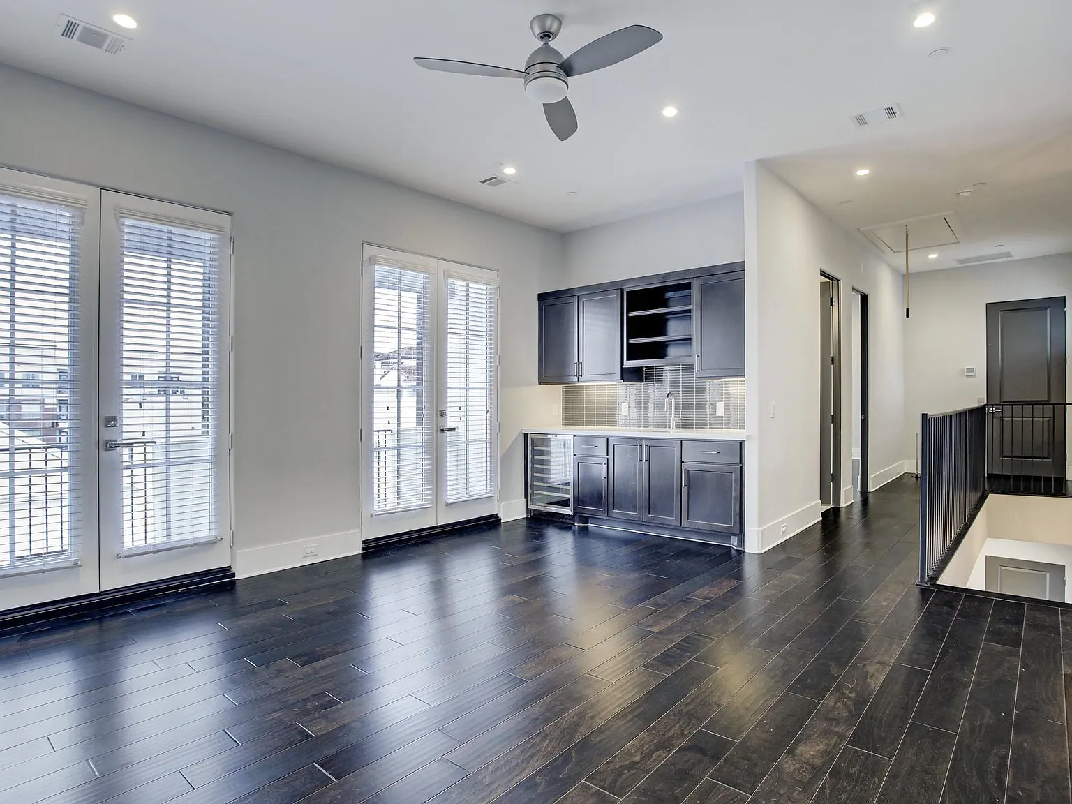 3 bed, 3.5 bath, 3252 sqft, $5,700 — Photo 4
