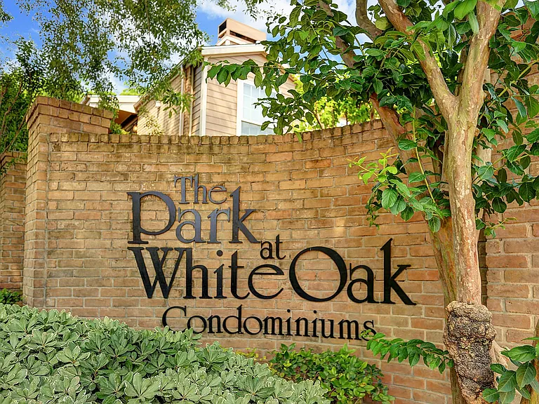 Cozy gated community right off a bike trail.