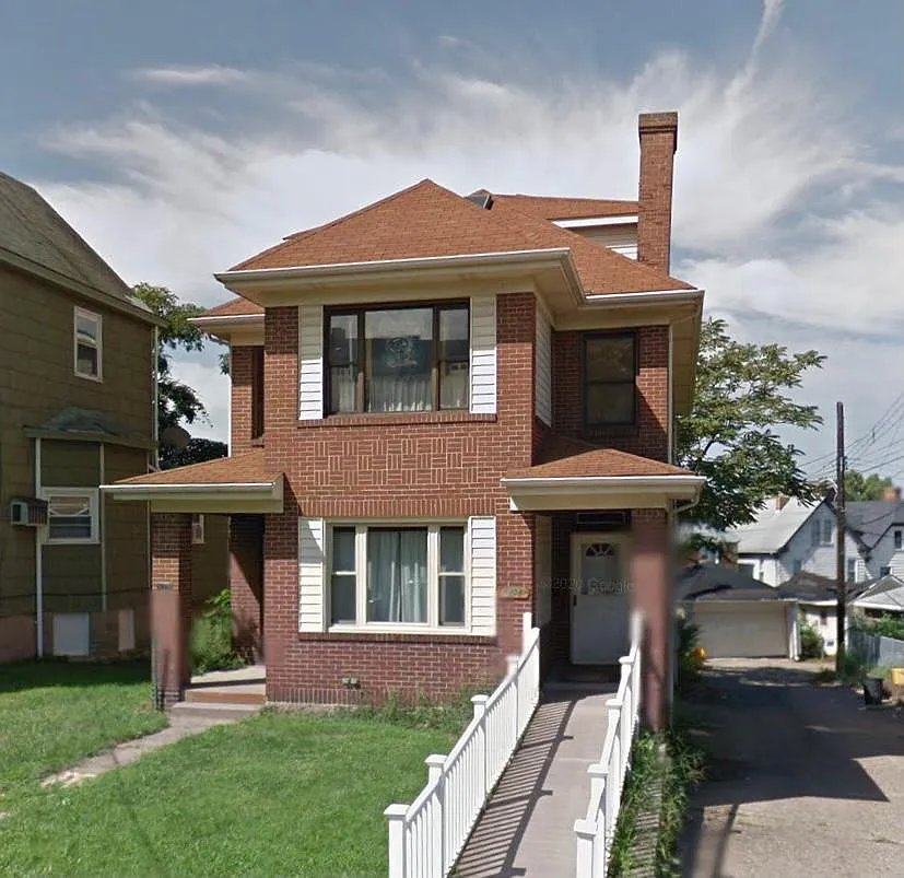 1308 Louise St — Photo 1