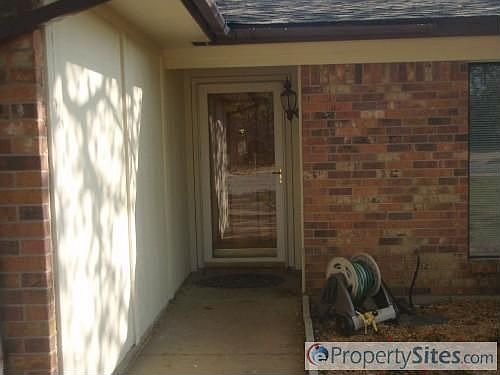 2nd image of 3910 Woodbury Ct