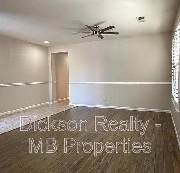 475 Dartmoor Ct — Photo 3