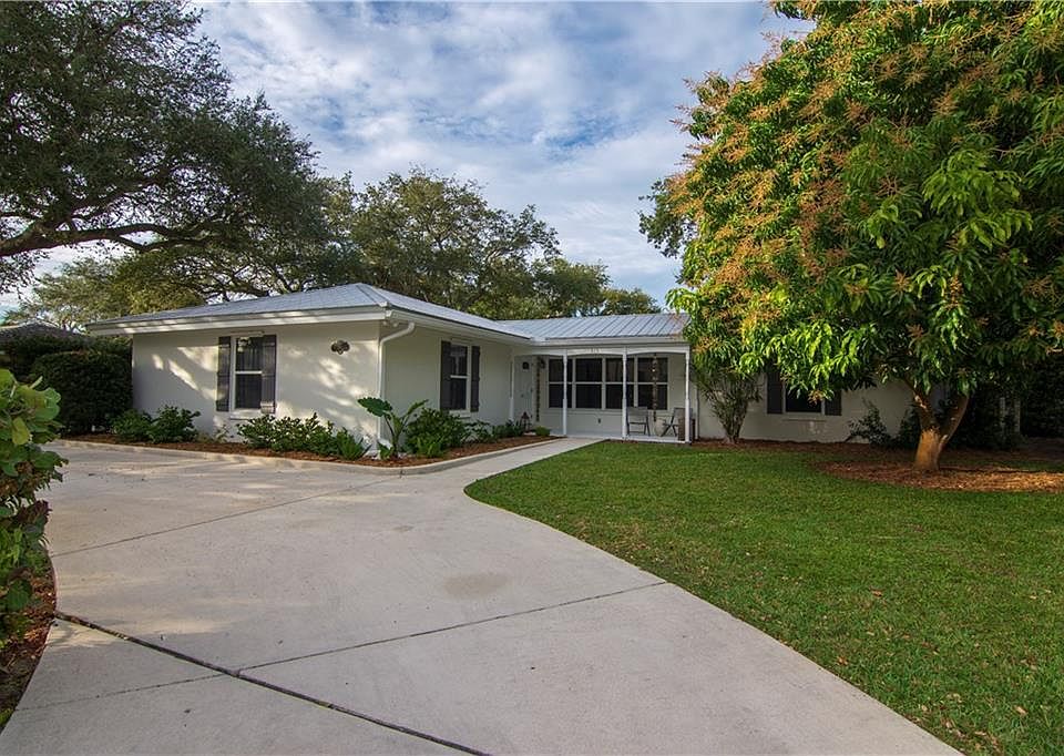 1st image of 515 Iris Ln