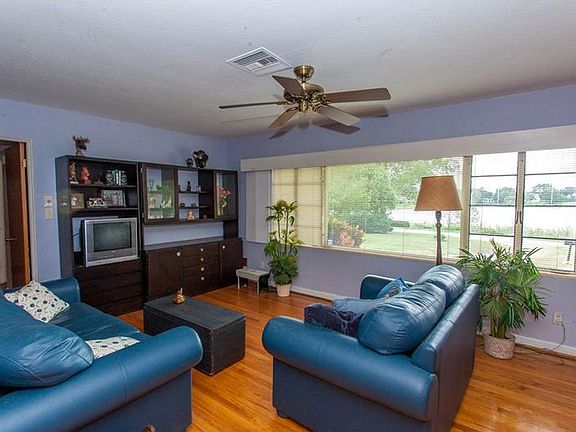 4th image of 900 Lake Catherine Dr