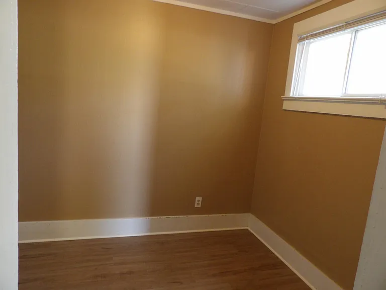 821 S Logan Ave — Photo 11