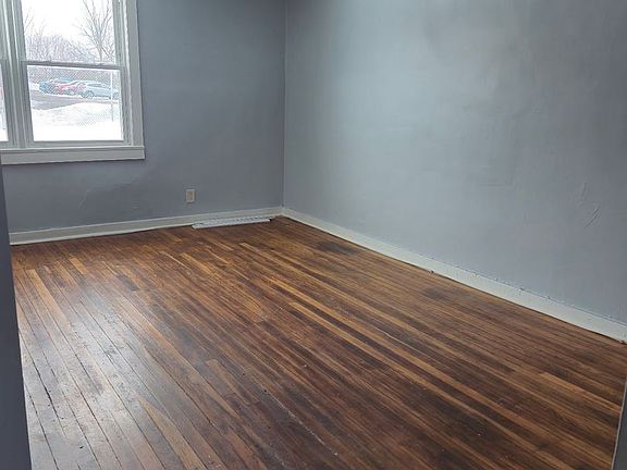 3rd image of 11-23 Blackmore St #17