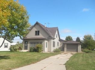 108 Dewey Ave S, Comfrey, MN 56019