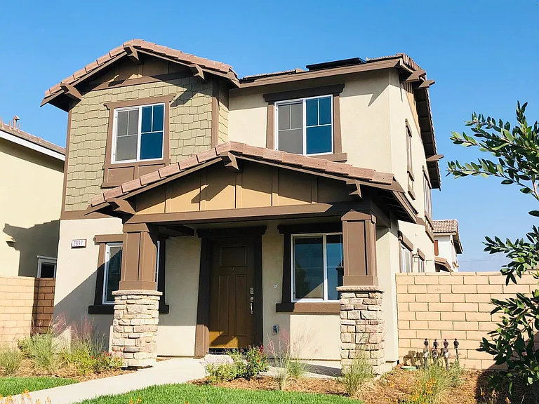 2897 E La Avenida Dr — Photo 4