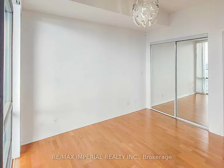 832 Bay St #4802 — Photo 10