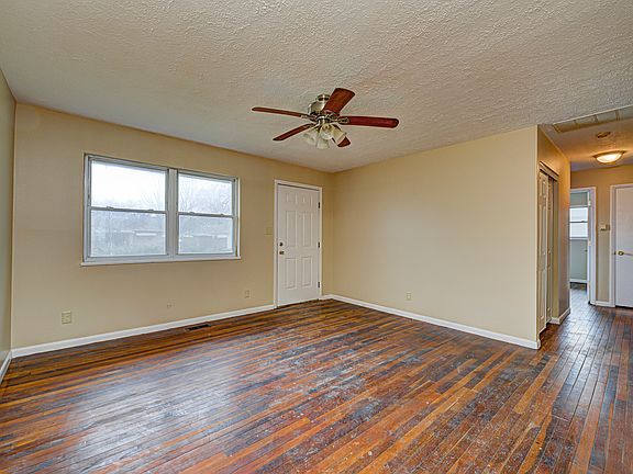 4th image of 240 Bertha Ct
