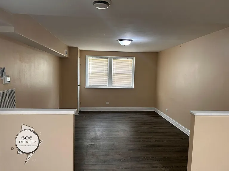 Great Two bed, One bath apartment in Cicero! — Photo 12