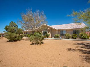 14535 Navajo Rd, Apple Valley, CA 92307