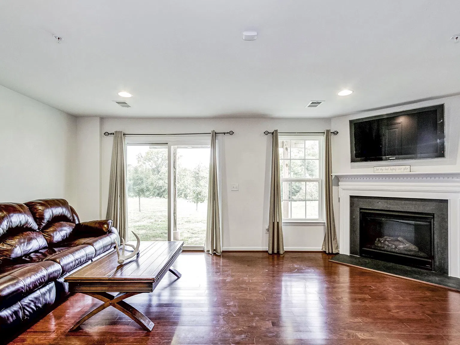 3 bed, 1940 sqft, $3,250 — Photo 4