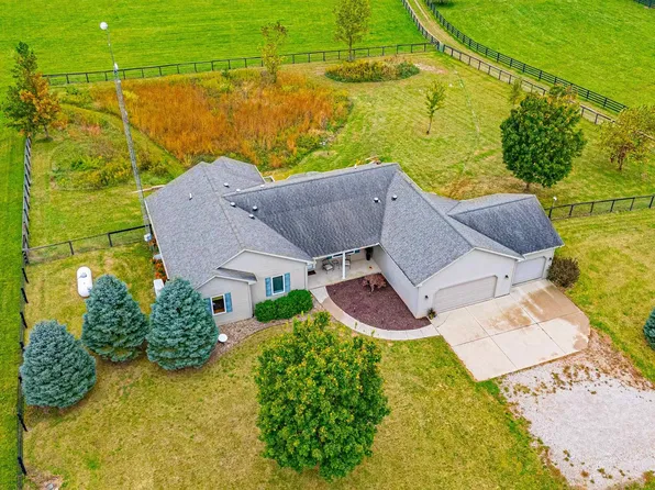 15920 Apricot Rd, Wapella, IL 61777