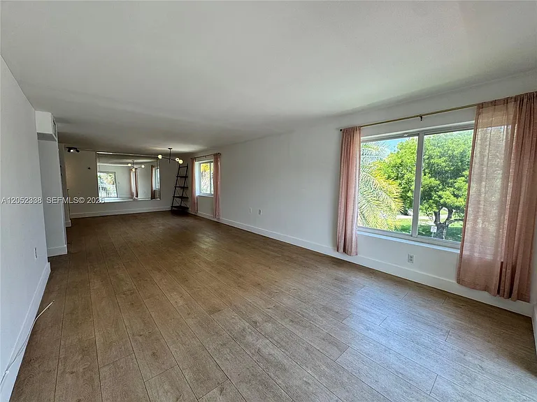 1631 NE 114th St #307 — Photo 14