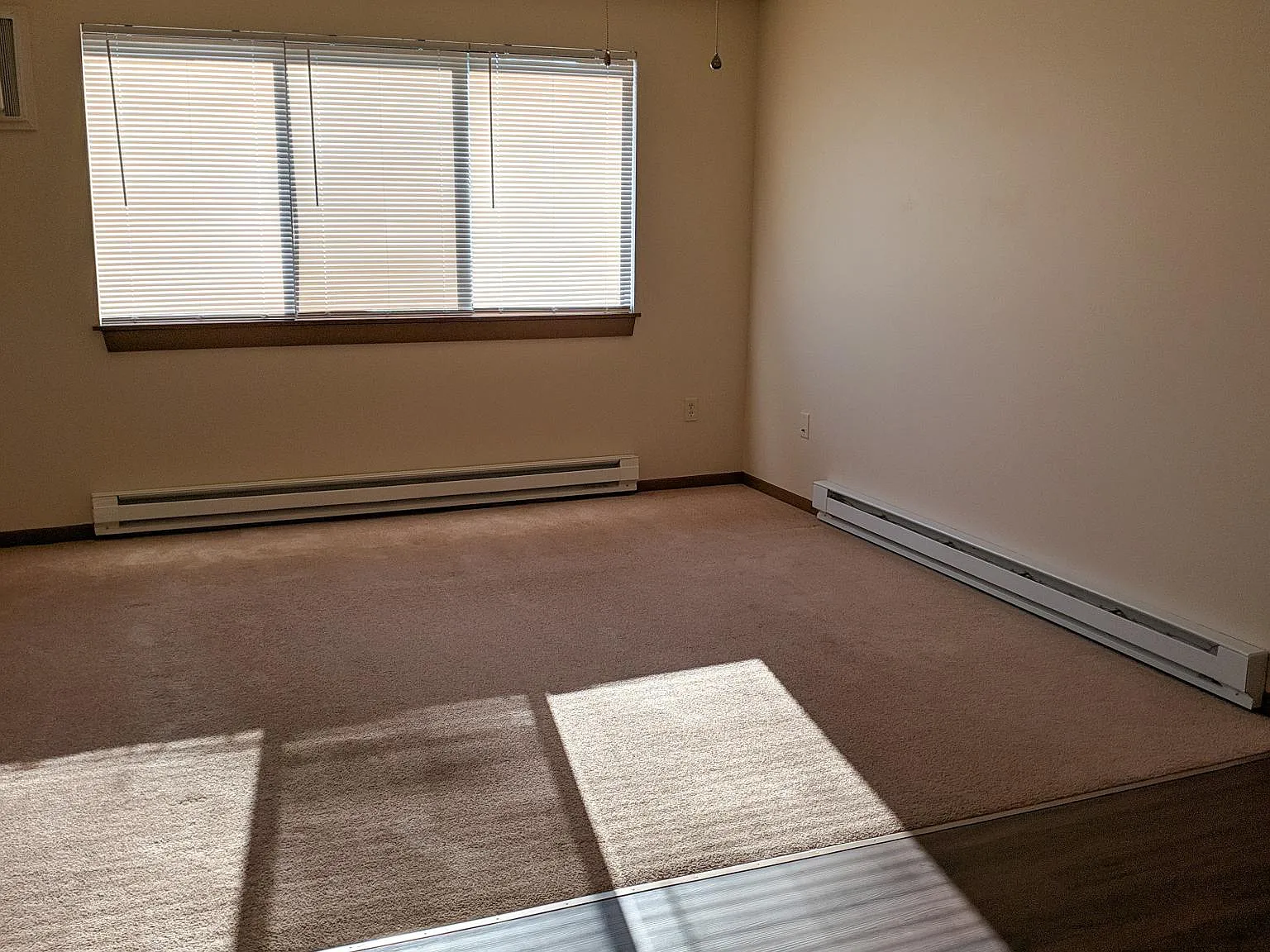 2 bed, 900 sqft, $990 — Photo 3