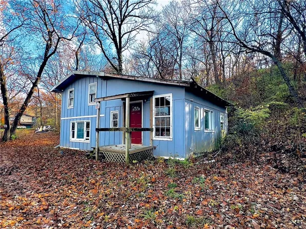 8401 E Lake View Dr, Freeman, MO 64746