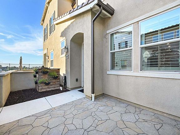 5th image of 1118 Delpy View Point