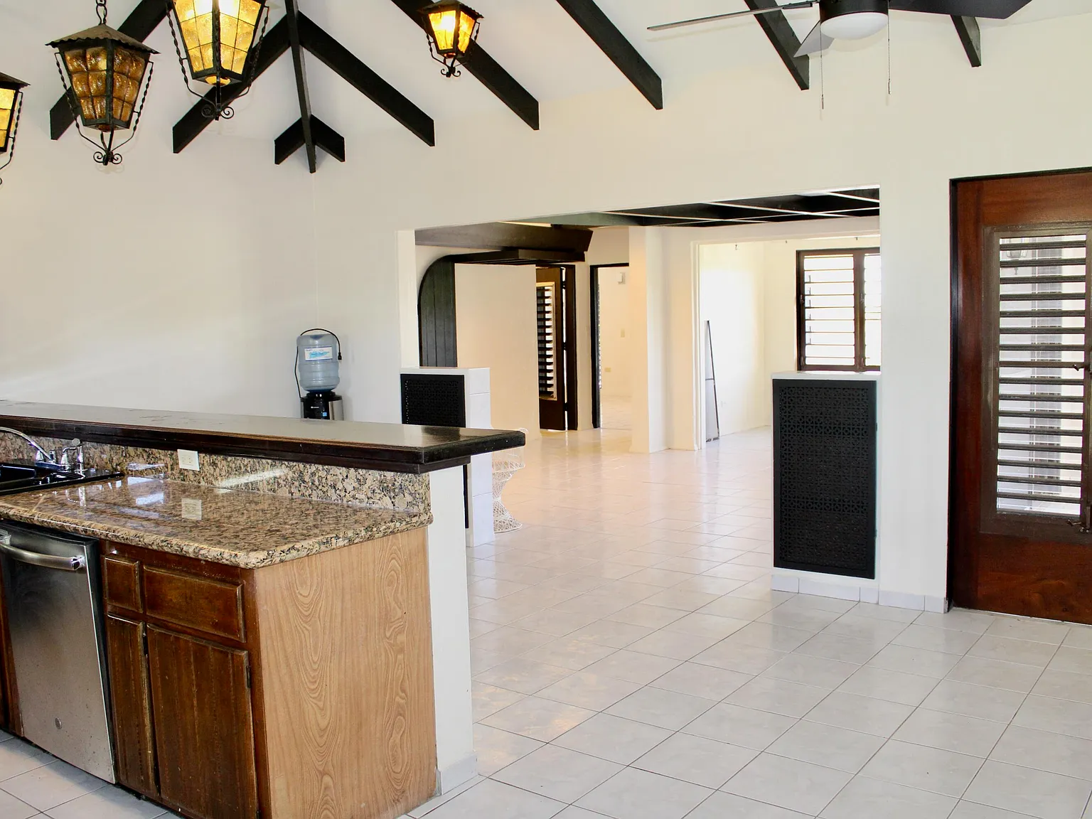 3 bed, 2400 sqft, $3,350 — Photo 3