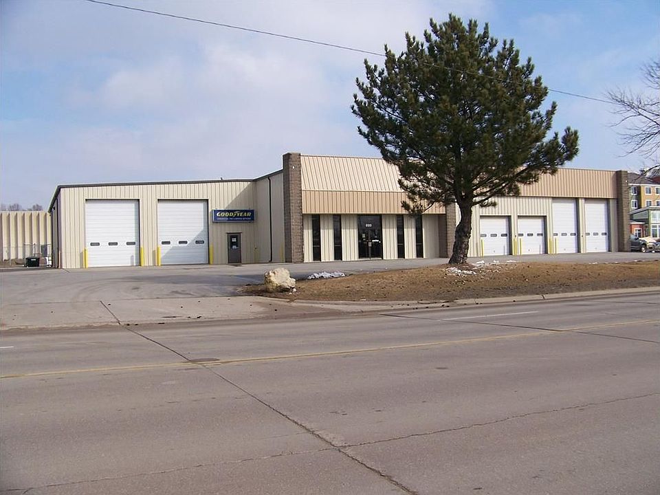 2nd image of 820 33rd Ave SW