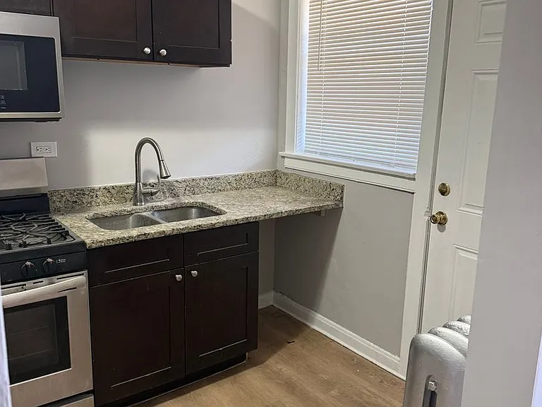 SPACIOUS 2 BEDROOM APARTMENTS AVAILABLE — Photo 10