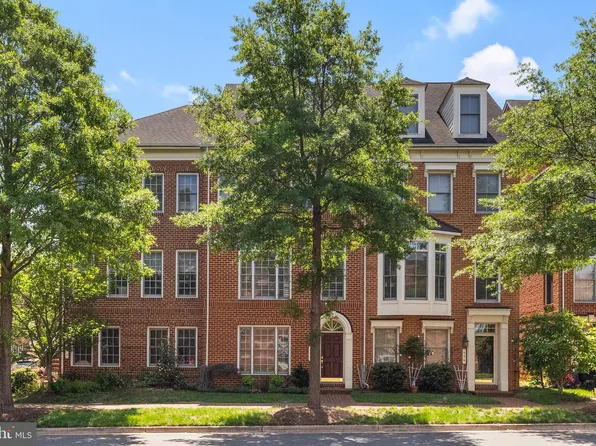 454 Ferdinand Day Dr, Alexandria, VA 22304