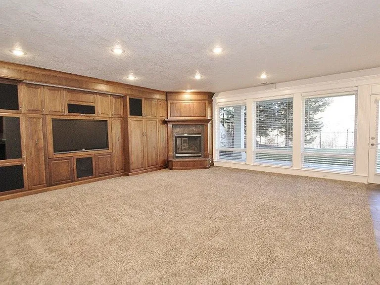 2291 N Greenview Ct — Photo 28