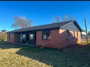 1048 E Chestnut St, Altus, OK 73521