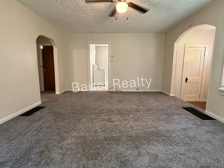 728 W 10th St — Photo 7
