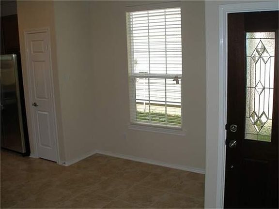 4th image of 319 Bloomhill Pl