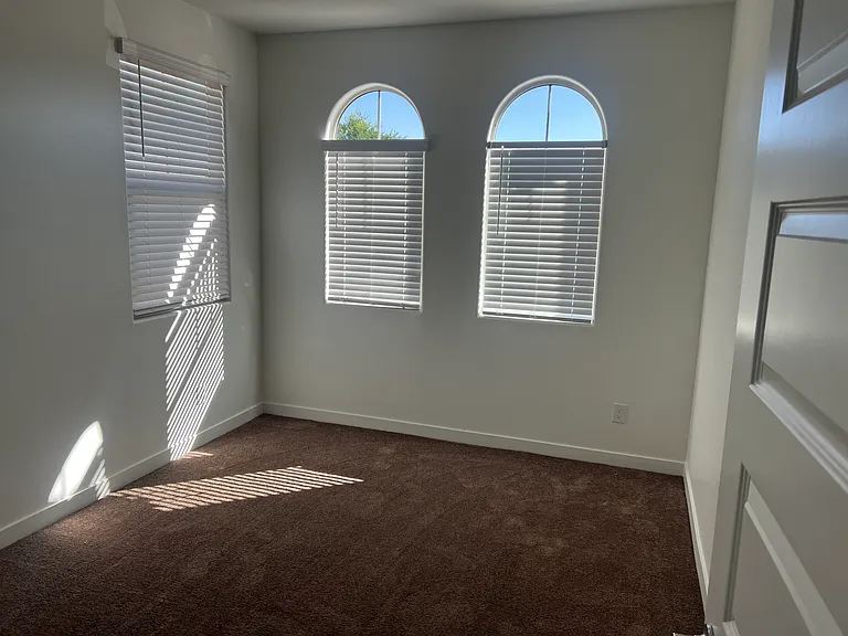 456 E Shellie Ct — Photo 8