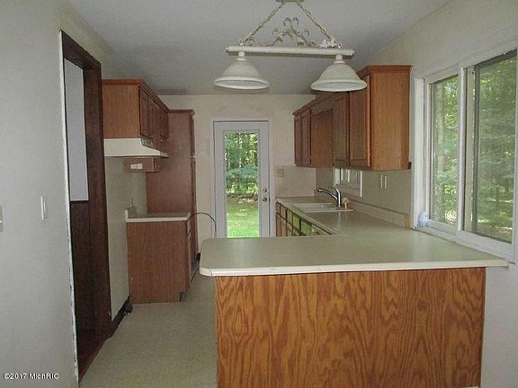 4th image of 8428 White Tail Ln