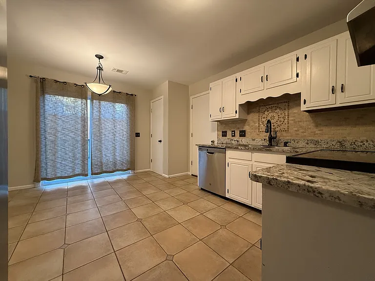 5801 Labrador Ln — Photo 12
