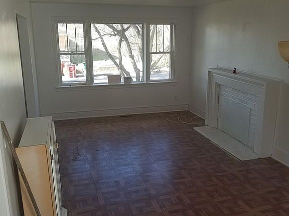5th image of 1207 Saint James St