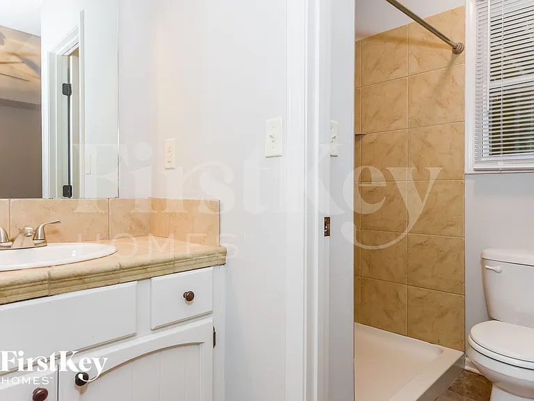5905 NW Whispering Oaks Ln — Photo 13