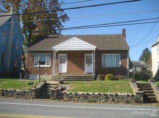 301 Blue Mountain Dr, Walnutport, PA 18088