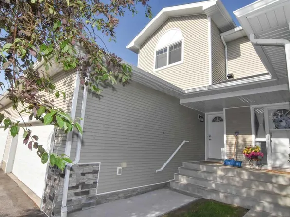 110 W Hillview Ter, Strathmore, AB T1P 1X3