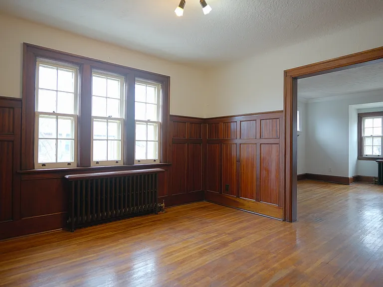 1082 Avenue Rd — Photo 7