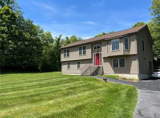 303 Diddell Rd, Poughkeepsie, NY 12603