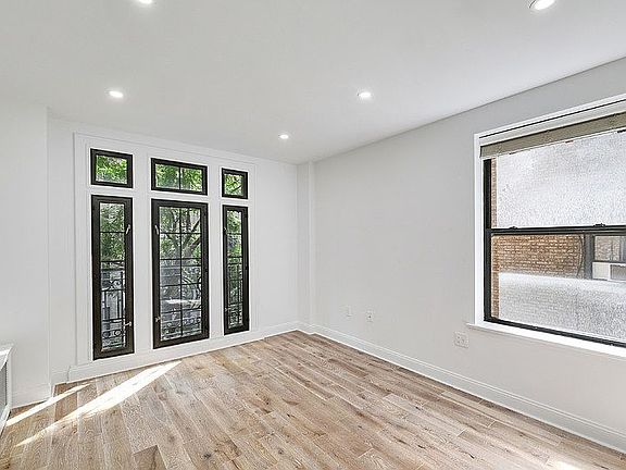 3rd image of 347 W 55th St APT 4E