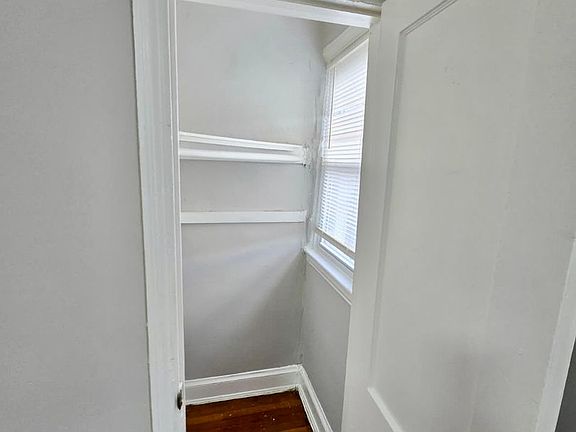 5th image of 1237 Queen St NE