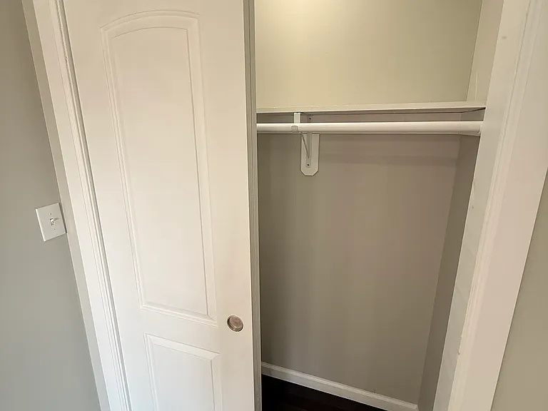 41 Howe St #2R — Photo 6