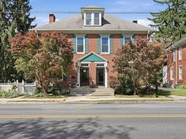 537 E King St, Chambersburg, PA 17201