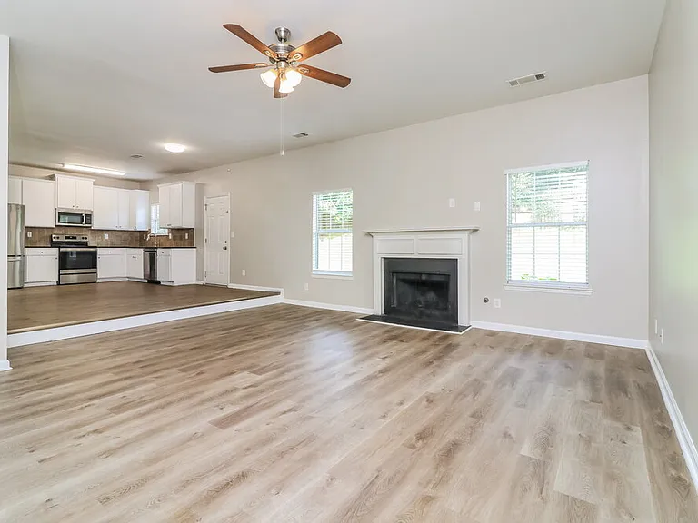 3752 Sunbridge Dr — Photo 6
