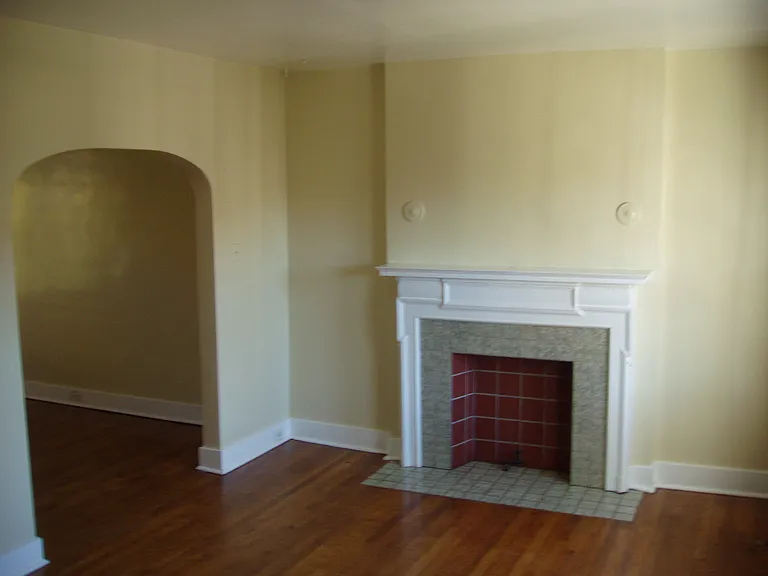 311-313 Kenmont Ave #311 — Photo 8