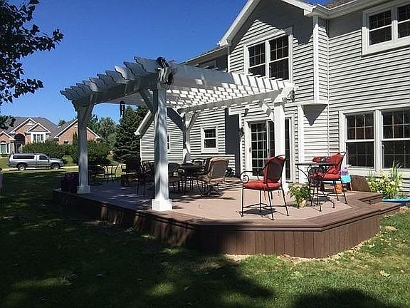 Pergola with lighting and sunscreens