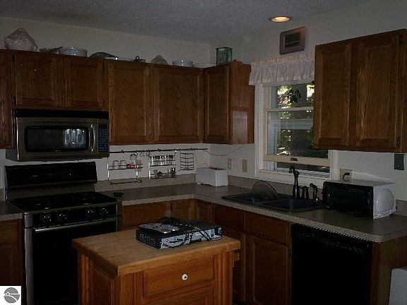 3rd image of 3464/3468 Blackwood Dr